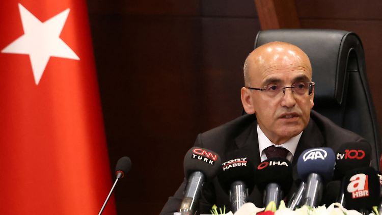 Mehmet Simsek genießt im Gegensatz zu seinem Boss, Präsident Erdogan, das Vertrauen der Finanzmärkte. Ob er sich durchsetzen kann, muss sich noch zeigen. 