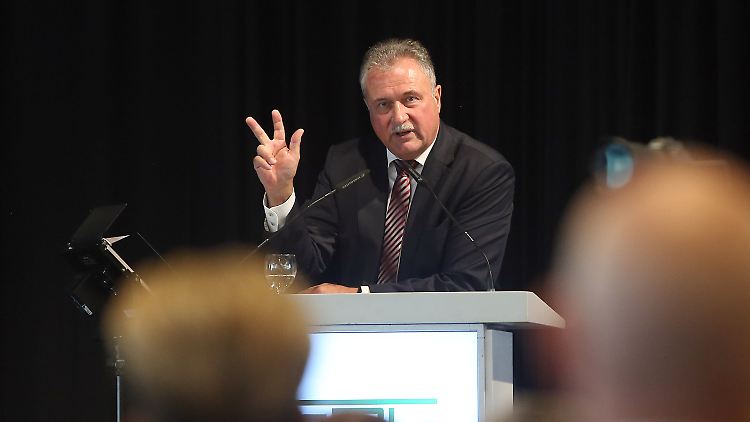 Der Bahn fehlt es an Personal. Das will GDL-Chef Weselsky für die Tarifverhandlungen ausnutzen.
