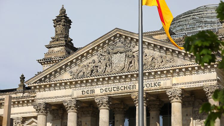 Nebeneinkünfte sind den Parlamentariern erlaubt, solange das Mandat nicht darunter leidet. 