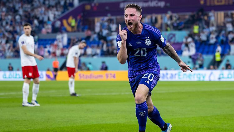 Alexis Mac Allister stürmt zum FC Liverpool.