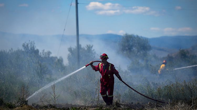 Schon jetzt haben die Feuerwehrleute in Kanada alle Hände voll zu tun.