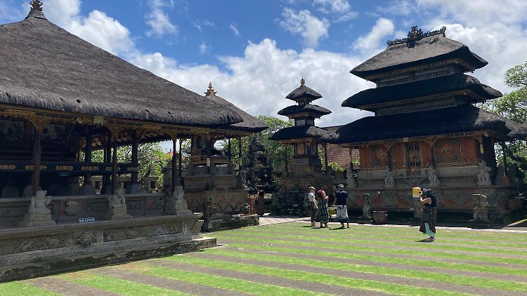 Für Touristen und Touristinnen - hier im Tempel Pura Puseh Desa Batuan - gelten jetzt offiziell Benimmregeln.