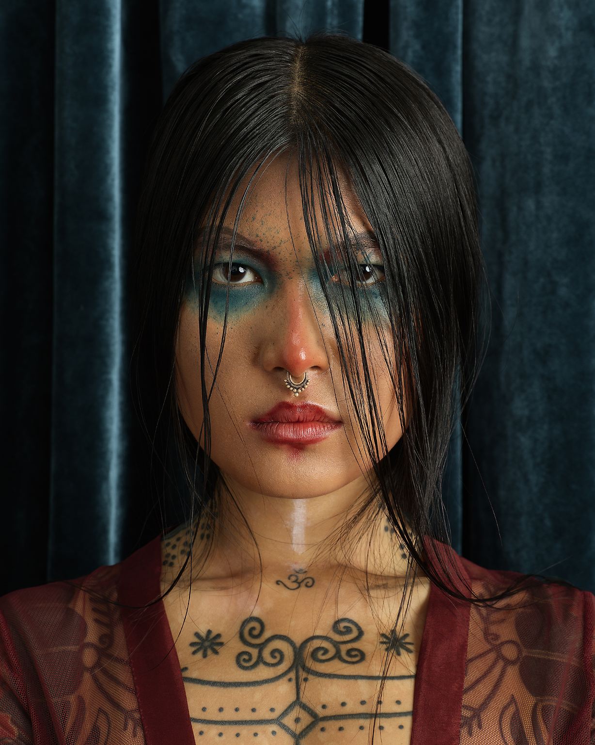 Die Aufnahmen des Fotografen Christian Tagliavini sind keine Schnappschüsse, sondern das Gegenteil davon: Jedes Motiv wird genau geplant und lange vorbereitet. ("La ragazza tatuata", Serie "Circesque", 2019)