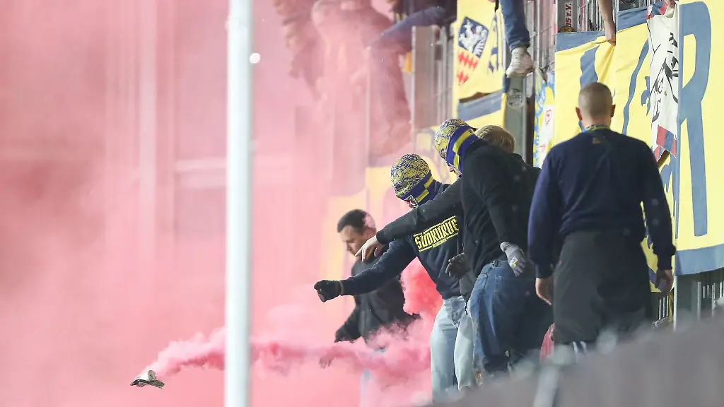 Braunschweiger-Fans-haben-Pyrotechnik-gezuendet