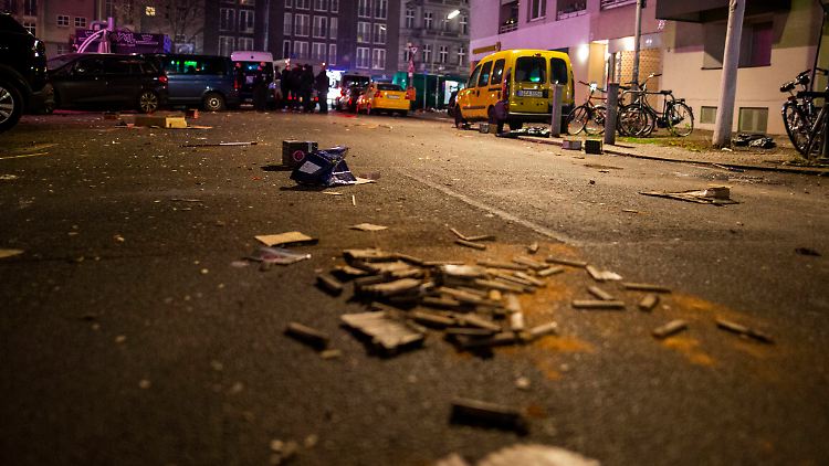 An Silvester blieb es in mehreren deutschen Städten nicht immer friedlich.