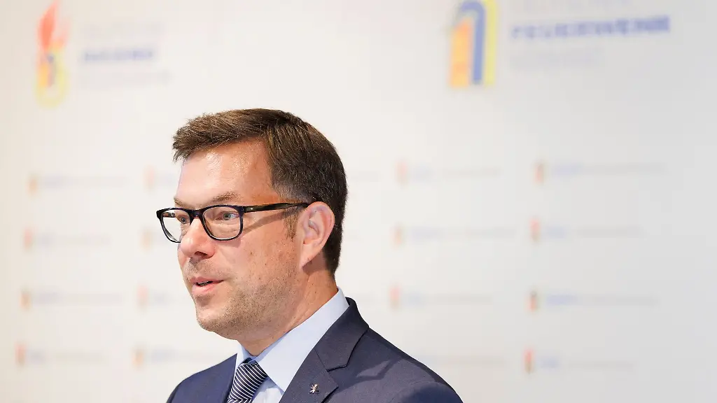 Christian-Hochgrebe-SPD-Staatssekretaer-bei-der-Senatsverwaltung-fuer-Inneres-und-Sport-Berlin-spricht-bei-einem-Termin