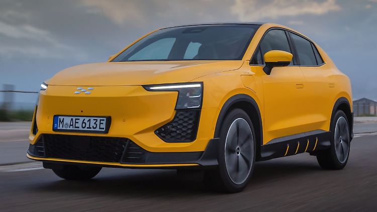 Der Aiways U6 verbindet Komfort und Sportlichkeit. Mit seinen 118 kW/160 PS beschleunigt er in 6,9 Sekunden aus dem Stand auf Tempo 100 und erreicht maximal 160 km/h.