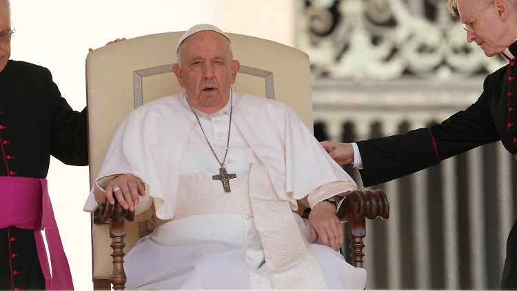 Papst Franziskus wird einige Tage im Krankenhaus verbringen müssen.