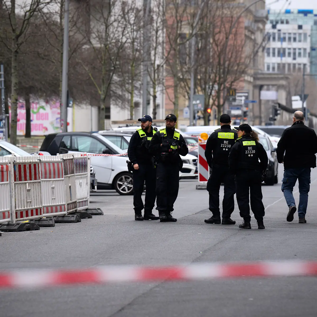 Wiederbelebung erfolglos: 44-Jähriger am Checkpoint Charlie in Berlin  erschossen - n-tv.de