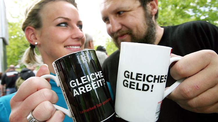 Gewerkschaften hatten - wie hier in Kassel - immer wieder für gleiche Entlohnung von Leiharbeitern und Stammbeschäftigten protestiert.