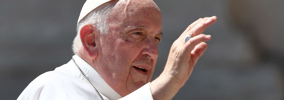 Papst Franziskus auf dem Petersplatz in Rom.