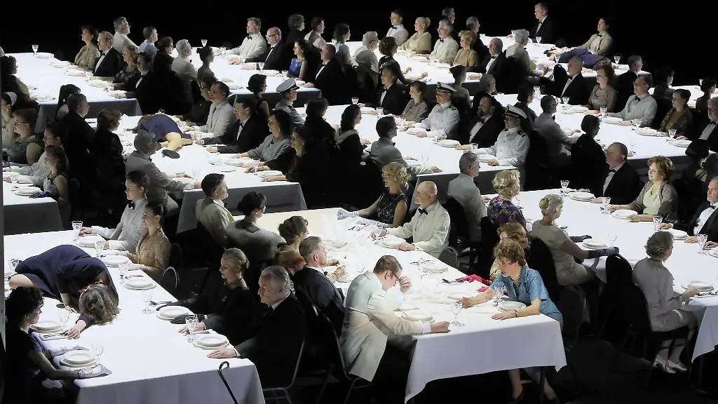 Eine-Szene-aus-der-Muenchner-Inszenierung-der-Oper-Die-Passagierin