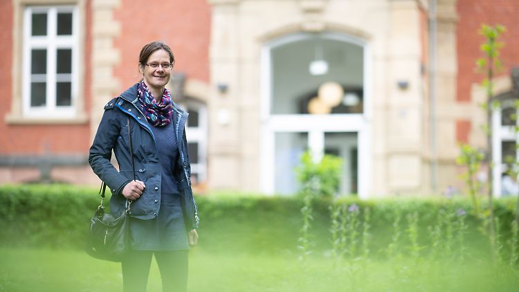 Julia Kistner hat sich über die Ex-In-Bewegung zur Genesungsbegleiterin ausbilden lassen. "Ex-In" steht dabei für "Experienced Involvement", also die Beteiligung Erfahrener.