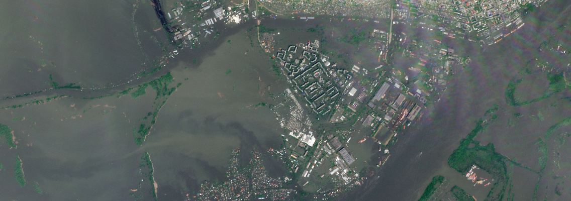 Auswirkungen der Flut bei Cherson (Satellitenbild).
