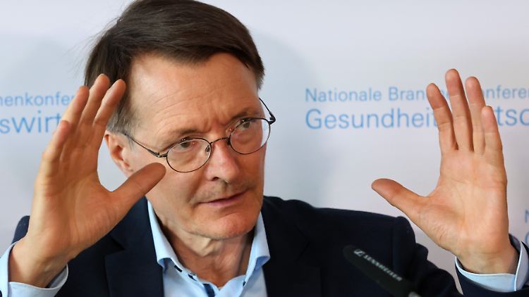 Möglichst groß soll der Effekt der Reform sein, hofft Bundesgesundheitsminister Lauterbach. Viele Kritiker zweifeln daran.
