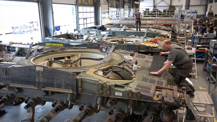 Allein die Produktion von 120-Millimeter-Geschossen für den Leopard-Panzer wurde vervierfacht.