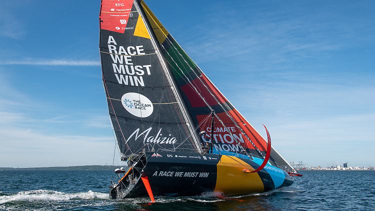 Die "Malizia · Seaexplorer" des Segelteams von Boris Herrmann befindet sich kurz vor Aarhus