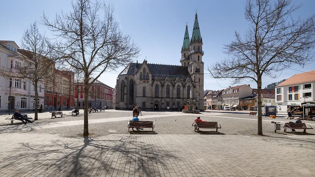 Auf-dem-Marktplatz-in-Meiningen-sollen-sich-am-Freitag-eine-14-und-eine-13-Jaehrige-gepruegelt-haben-Zuvor-sollen-sie-sich-zu-der-Auseinandersetzung-verabredet-haben
