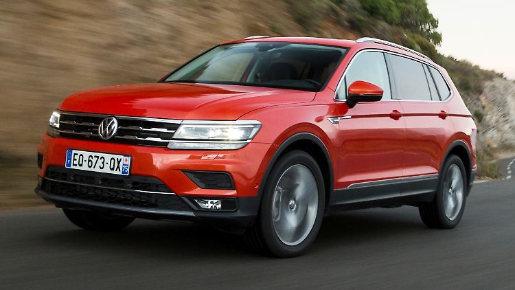 Wer mehr Platz für Personen und Gepäck braucht, wird beim Tiguan Allspace fündig, der seit 2017 angeboten wird.