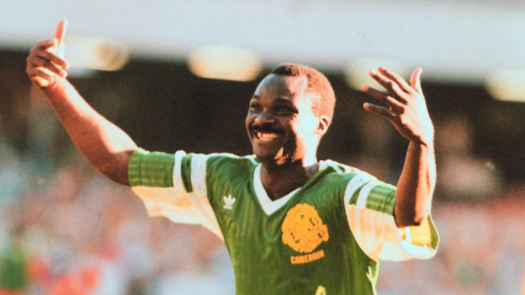 Roger Milla jubelte bei der Fußball-Weltmeisterschaft 1990 in Italien ein ums andere Mal und zog mit Kamerun sensationell ins Viertelfinale ein.
