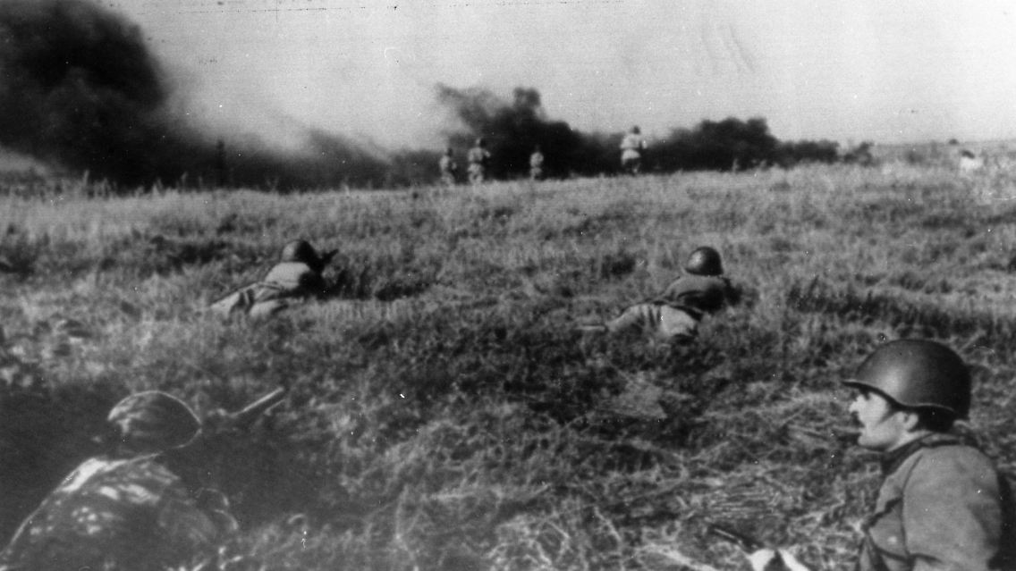 Vorrücken sowjetischer Truppen auf deutsche Stellungen am Dnipro, 15. Oktober 1943.