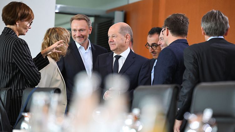 Sparunwillige Minister bekommen Chefbehandlung: Es soll Gespräche mit Finanzminister Lindner und Kanzler Scholz geben.