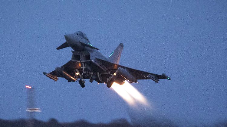 Britische Typhoon-Jets fingen mehrfach russische Jets ab.