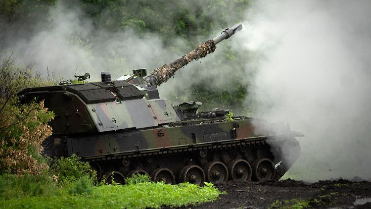 Vor allem die Panzerhaubitze 2000 erweist sich in der Ukraine als äußerst standhaft.