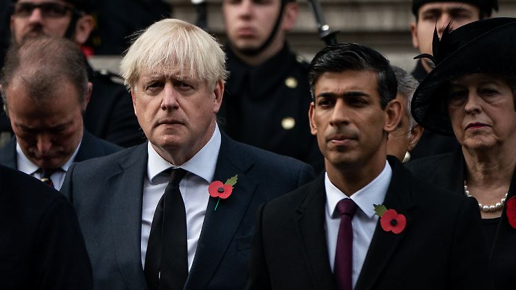 Die "Partygate"-Affäre schadet nicht nur Boris Johnson (l.), sondern auch seinem Nachfolger, dem britischen Premierminister Rishi Sunak.