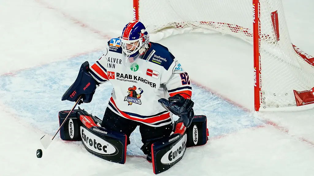 Iserlohns-Torwart-Andreas-Jenike-haelt-einen-Torschuss