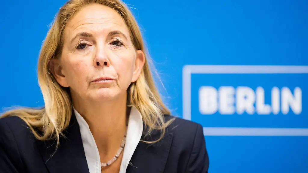 Barbara-Slowik-Polizeipraesidentin-in-Berlin-nimmt-an-einer-Pressekonferenz-teil