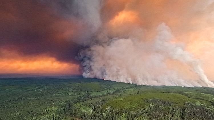 Die Feuerwehr in Kanada ist mit den Bränden überfordert.