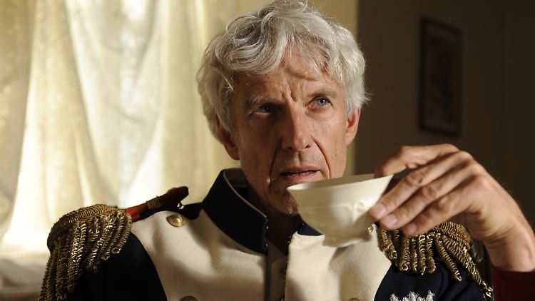 Was Mathieu Carrière wohl trinken muss?