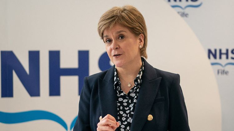 Im April war bereits der Ehemann von Sturgeon, Peter Murrell, vorübergehend festgenommen worden.