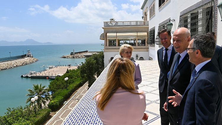 Von der Leyen, begleitet von der italienischen Regierungschefin Meloni und dem niederländischen Ministerpräsidenten Rutte, versprach in Tunesien Präsident Saied Millionenhilfen.