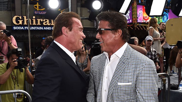 "Sly und ich waren im Krieg miteinander", erinnert sich Schwarzenegger.