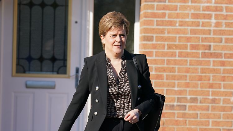 Darf nach sieben Stunden wieder gehen: Nicola Sturgeon