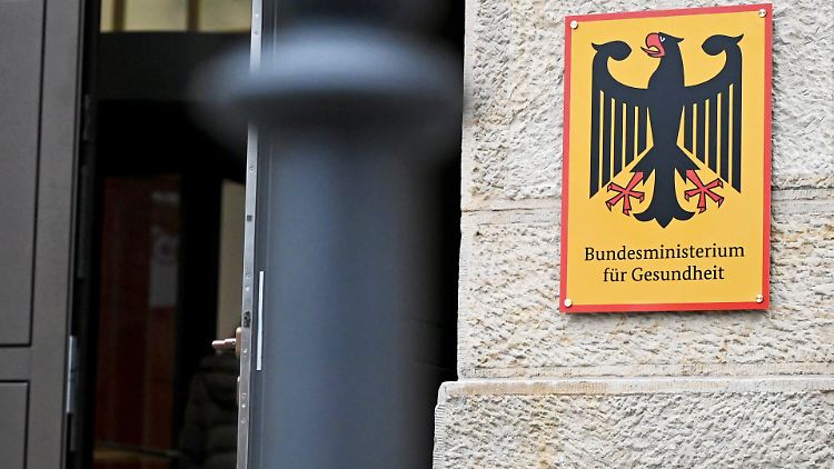 Einer der beiden beamteten Staatssekretäre, die in Ostdeutschland geboren wurden, arbeitet im Bundesministerium für Gesundheit 