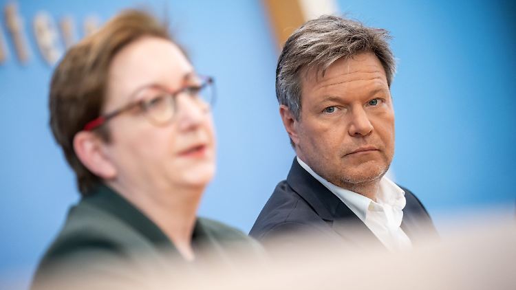 Bauministerin Geywitz und Wirtschaftsminister Habeck erwarten vom Fernwärmegipfel ein "deutliches Aufbruchssignal" für den klimaneutralen Um- und Ausbau der Fernwärmeversorgung (Archivbild).