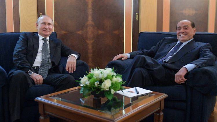 Berlusconi steckte Putin nach dessen Aussage bei Treffen stets mit Humor und Lebensfreude an.