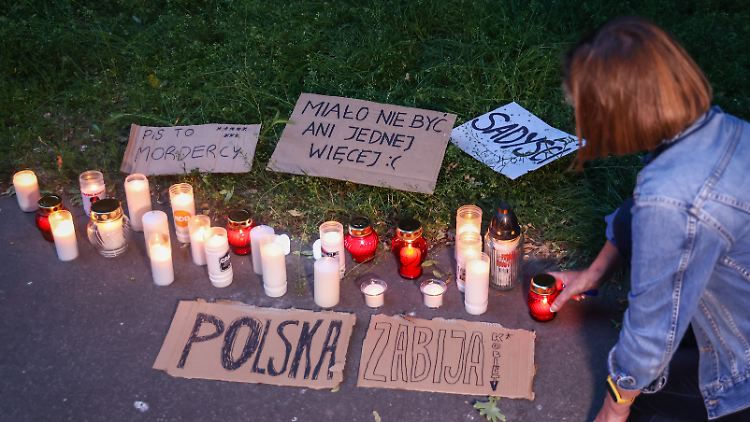 Die verstorbene Frau soll nicht über die Möglichkeit eines Schwangerschaftsabbruchs informiert worden sein.