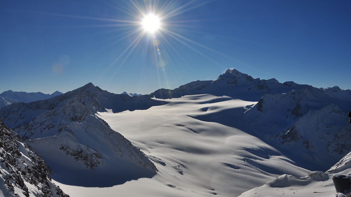 Schnee satt: Auf dem Rettenbachgletscher bei Sölden finden Skifahrer unberührte Hänge.