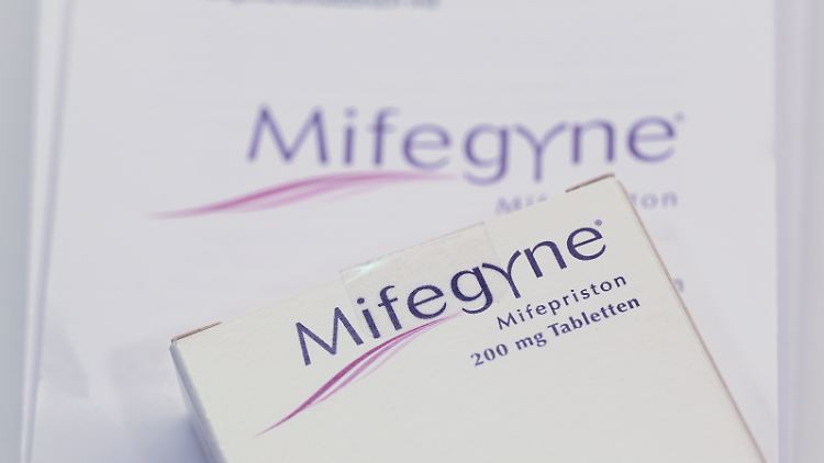 In Großbritannien sind Abtreibungen bis zur 24. Schwangerschaftswoche legal und müssen von der 10. Woche an in Kliniken durchgeführt werden.