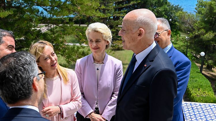 Besuch in Tunis: Giorgia Meloni, Ursula von der Leyen und Kais Saied. 
