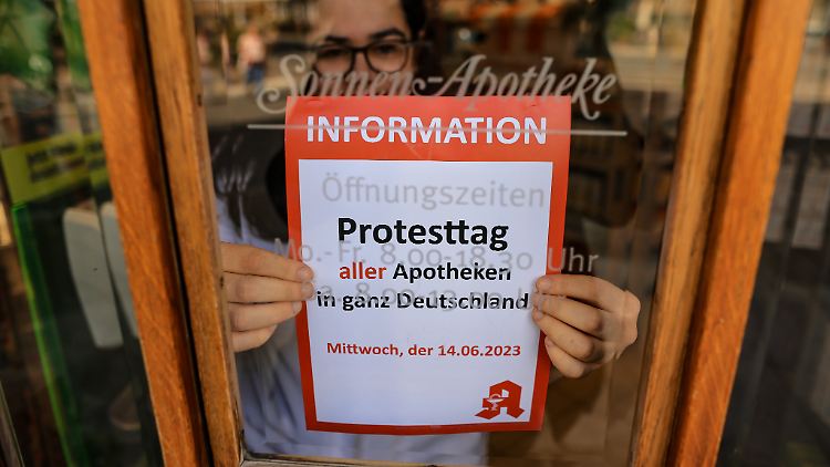 Die Apotheker verlangen, die Honorare für verschreibungspflichtige Arzneimittel von 8,35 Euro auf 12 Euro pro Packung anzuheben.