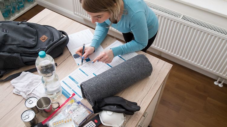 Unter dem Stress einer Evakuierung fällt es schwer, an alles zu denken. Am besten hat man den Notfallrucksack dann schon vorbereitet.