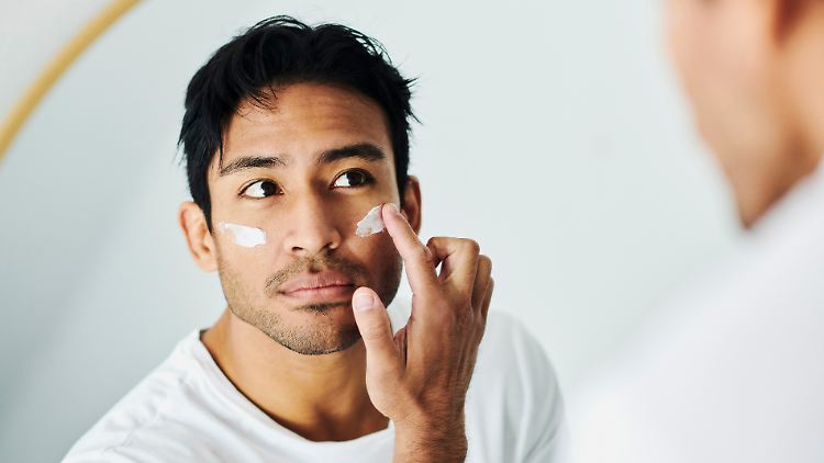 Sonnencreme fürs Gesicht: Fettglanz oder trockene Haut müssen nicht sein.