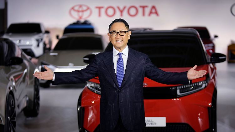 Akio Toyoda will Verbrauchern neben Elektroautos auch Hybrid- und Wasserstoff-angetriebene Fahrzeuge anbieten.