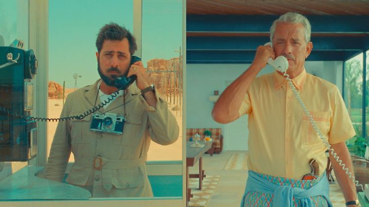 Jason Schwartzman als Mitch Steenbeck und Tom Hanks als sein Schwiegervater (v.l.).