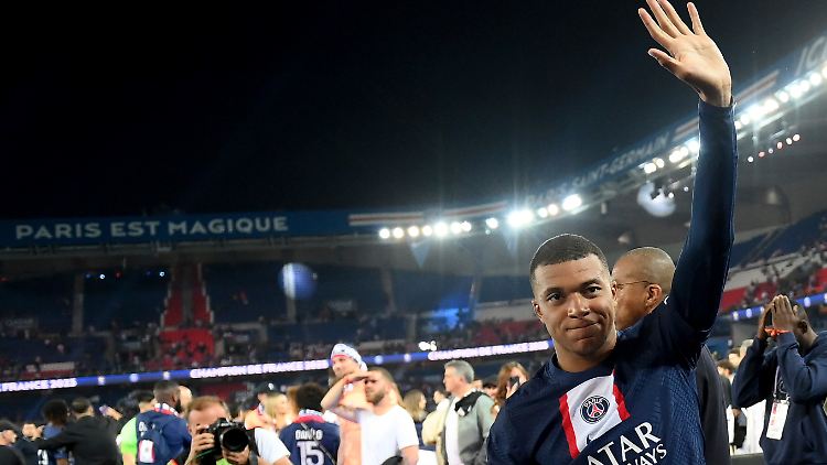 Mbappé ist zwar glücklich bei PSG, will sich aber doch im nächsten Sommer verabschieden.